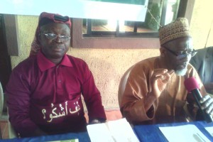 (L-R) Prof Ishaq Akintola, Executive Director MURIC, the Lagos Companion AMIR (president) Nojeem Jimoh at a public lecture Sunday, January 04, 2015 